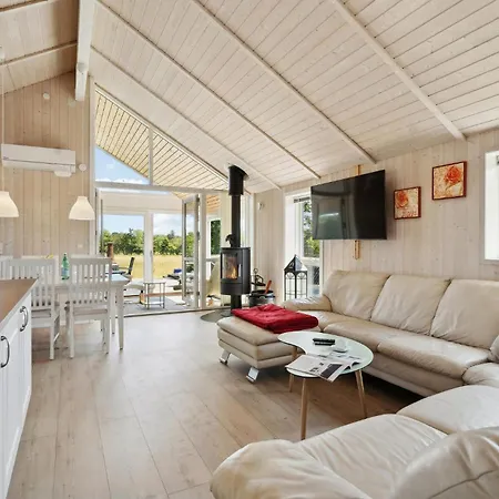 Prázdninový dům 4 Bedroom Awesome In Millinge